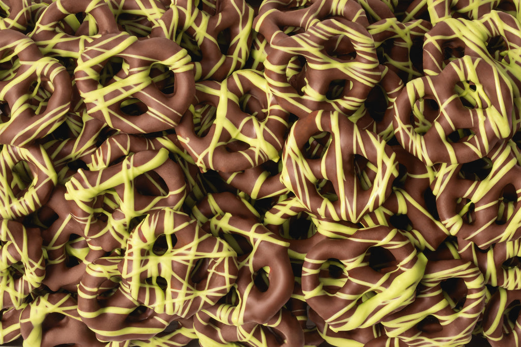 Milk Chocolatey Mini Pretzels with Pistachio Flavored Drizzle A4